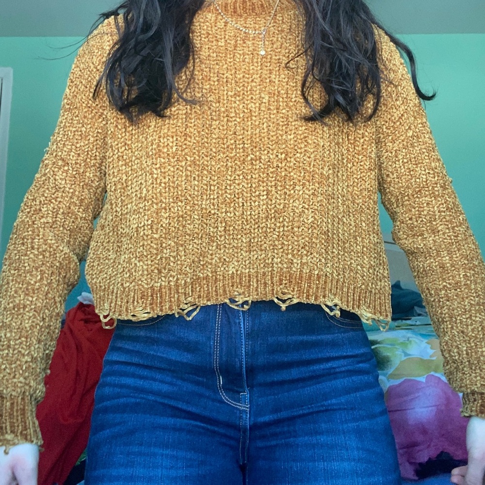 Fuzzy yellow cropped sweater